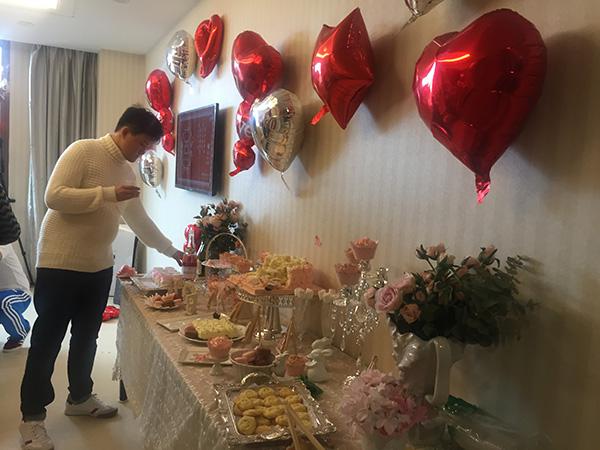 病房里的银婚纪念日：妻子和渐冻症丈夫一起唱《最浪漫的事》