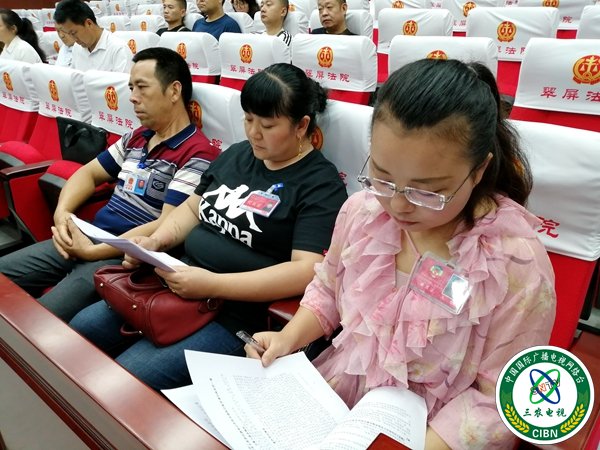 翠屏区政协委员旁听（摄影 赵晨希）.jpg