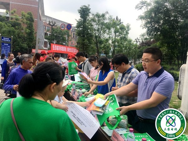 发放资料.jpg