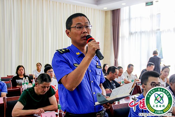 现场提问（摄影-杨梦婧）.jpg