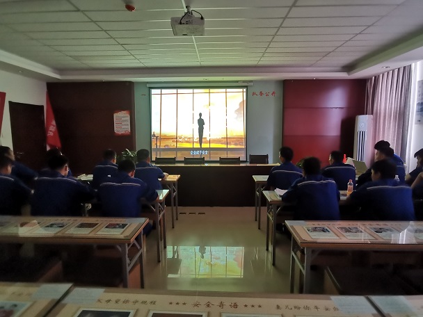每日班前会事故案例学习-牛庆摄.jpg