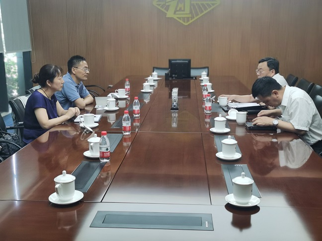 在郑州煤机综机设备有限公司跟进液压支架的生产进度（李敏拍摄）.jpg