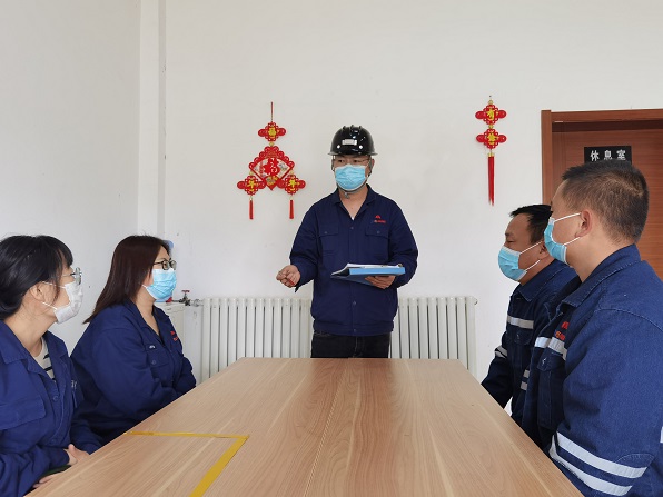 机修厂风井值守人员岗前会议 王超 摄.jpg