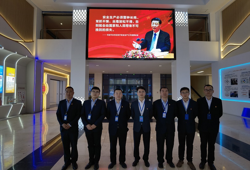 拍摄：任兴林，党员合照.jpg