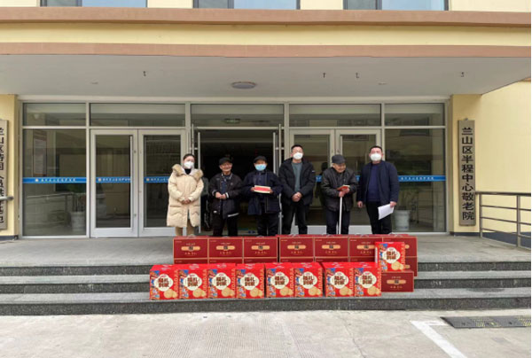 政府新春送温暖--特困老人过大年428.jpg