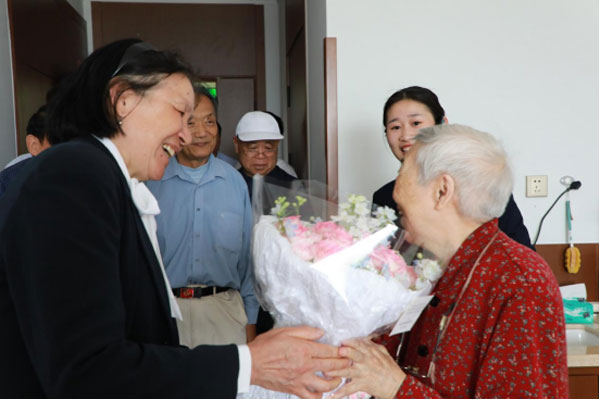 旅法华侨秦兰英女士莅临凯旋智慧养老中心参观交流874.jpg
