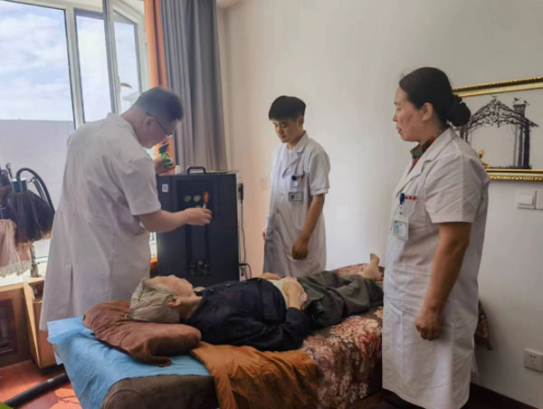 临沂凯旋智慧养老中心易康源：健康管家让老人享受定制幸福169.jpg